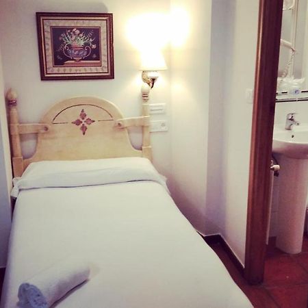 Hotel Fonte De San Roque ซานติอาโก เด กอมโปสเตลา ภายนอก รูปภาพ