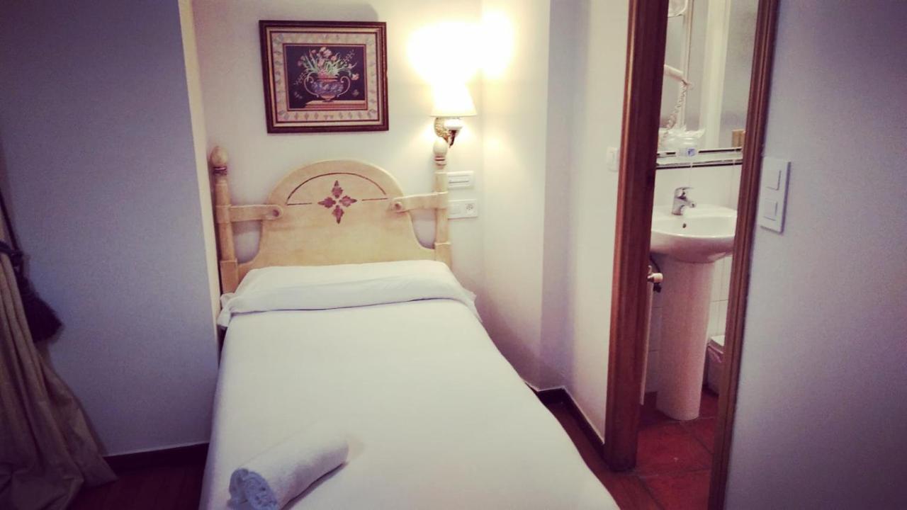 Hotel Fonte De San Roque ซานติอาโก เด กอมโปสเตลา ภายนอก รูปภาพ