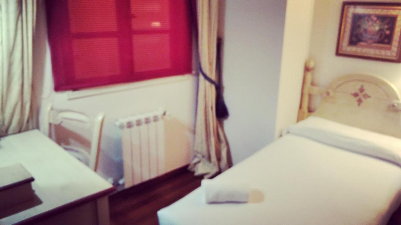 Hotel Fonte De San Roque ซานติอาโก เด กอมโปสเตลา ภายนอก รูปภาพ