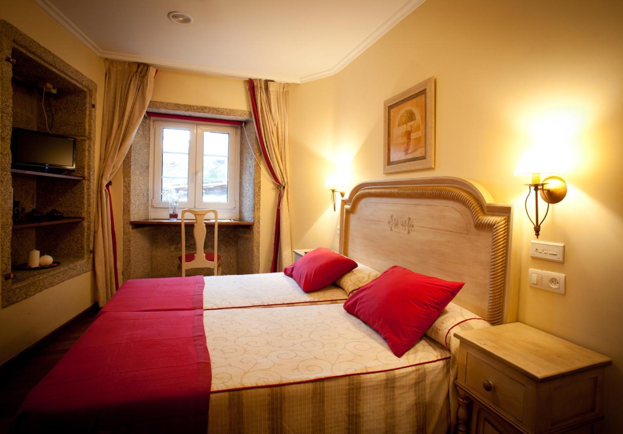 Hotel Fonte De San Roque ซานติอาโก เด กอมโปสเตลา ภายนอก รูปภาพ