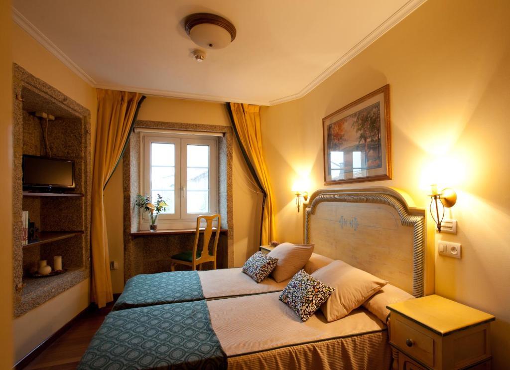 Hotel Fonte De San Roque ซานติอาโก เด กอมโปสเตลา ภายนอก รูปภาพ
