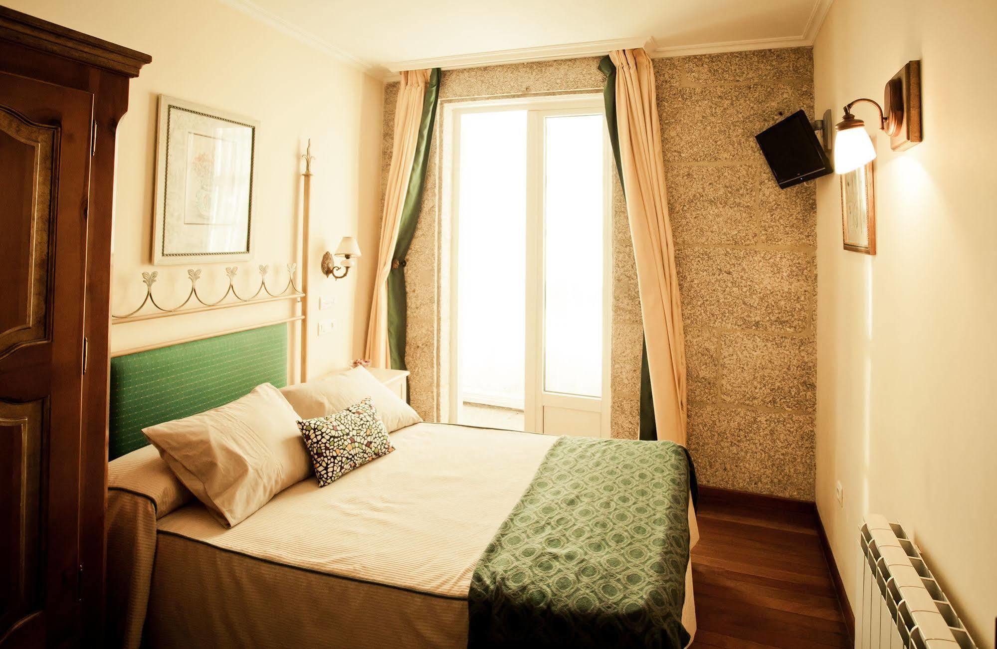 Hotel Fonte De San Roque ซานติอาโก เด กอมโปสเตลา ภายนอก รูปภาพ